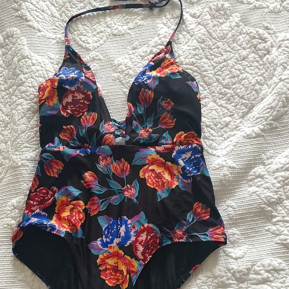 Modcloth size M Floral bathing suit